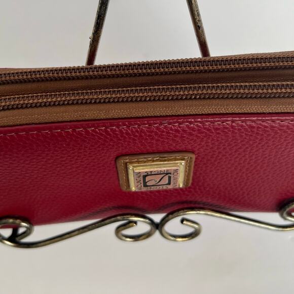 Stone Mountain Women's Large Cornwall Red Leather Wristlet Wallet - Picture 2 of 9